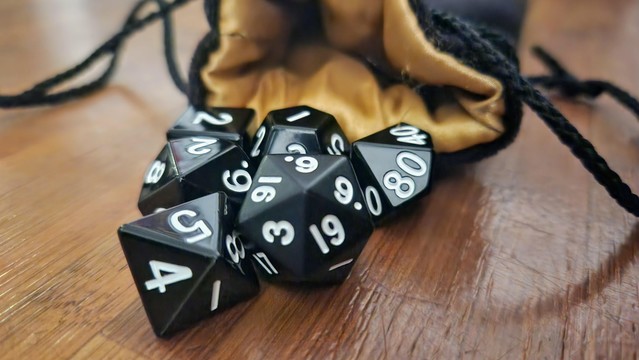 Metal, black dice set