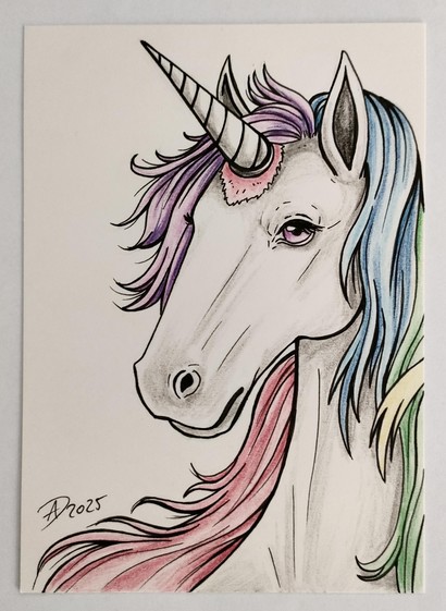 Ein weißes Einhorn mit bunter Mähne. Lila/rosa, rot, blau, grün und gelb. DIN A6 Format
