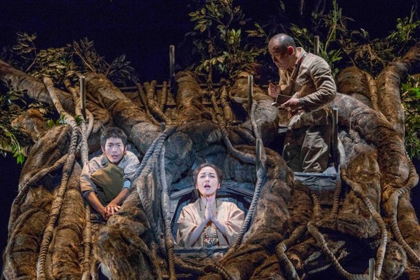 映画『木の上の軍隊』公開記念　終戦80年 演劇と映画で観るこまつ座＜戦後“命”の三部作＞8月特集放送！CS衛星劇場 | 松竹ブロードキャスティング株式会社のプレスリリース