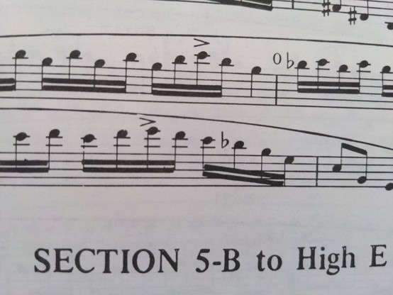Portion d'une partition de musique avec un exercice montant jusqu'au contre Mi.