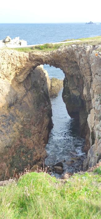 Arche au nord de l'île d'Ouessant.