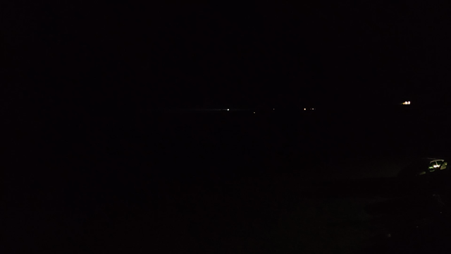 Le faisceau du phare du Creac'h la nuit tombée