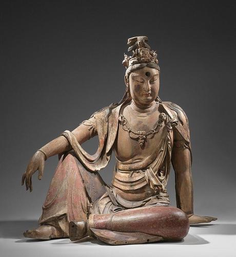 
Identificatie
Titel(s): Guanyin
Objecttype: beeldhouwwerk beeld Avalokitesvara
Objectnummer: AK-MAK-84
Omschrijving: Houten Guanyin met resten van beschildering en verguldsel. Guanyin zit in een ontspannen houding: één been heeft hij opgetrokken, de rechterarm rust er losjes op.

Vervaardiging
Vervaardiger: anoniem

Plaats vervaardiging: Shanxi
Datering: ca. 1100 - ca. 1200
School / stijl: Liao-dynastie (907-1125) / Jin-dynastie (1115-1234)
Fysieke kenmerken: wilgen- en paulowniahout, beschild…