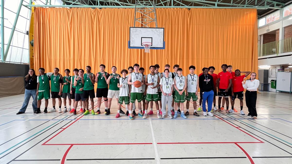 Rambouillet – Mercredi 15 avril 2026 – Les trois équipes lycéennes en lice lors de la sixième et dernière journée (J6) du championnat départemental UNSS de basket – Couleur blanche pour l'équipe du lycée Louis-Bascan, championne des Yvelines (78).