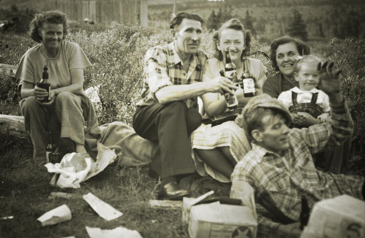 A group portrait of a working class family picnicking and enjoying themselves, dating from about 1930. They look like they're really enjoying themselves.