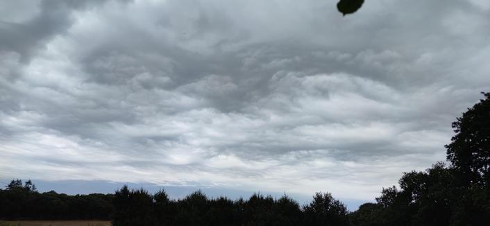 formations nuageuses complexes, annonciatrices d'orage?